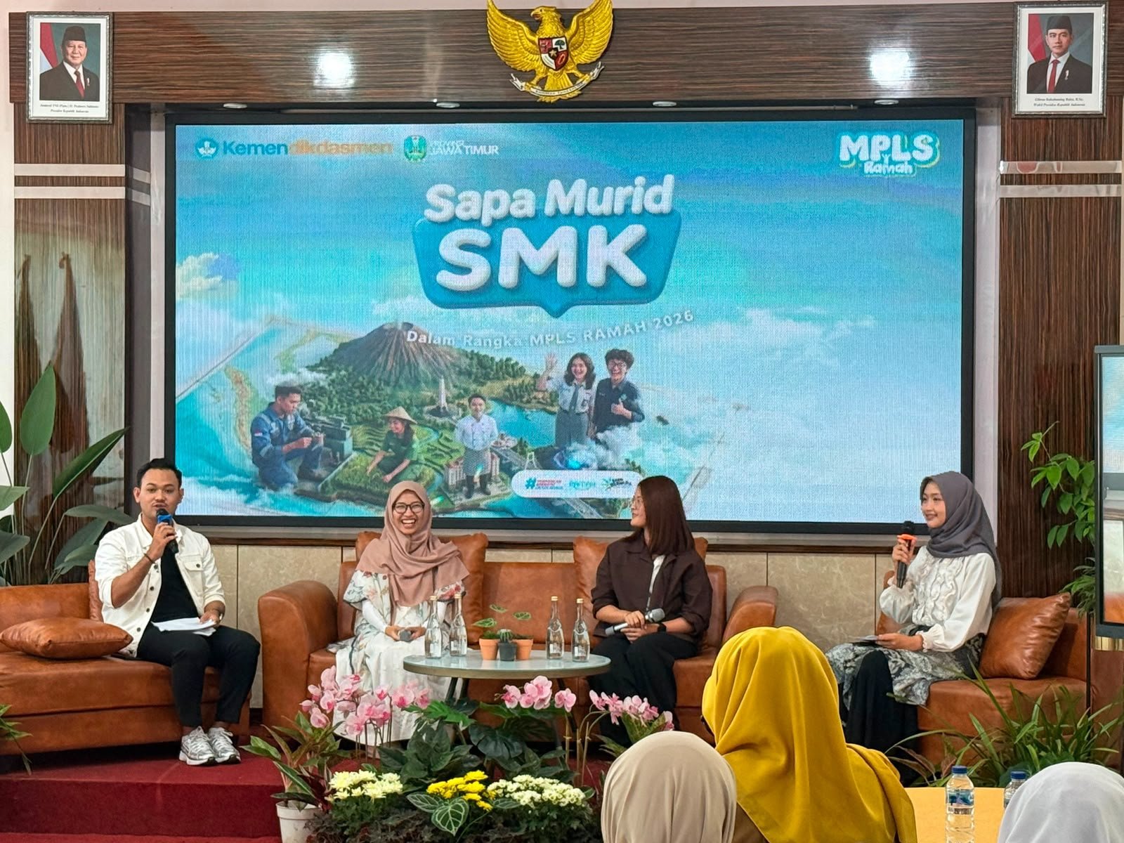 Cerita Sukses Alumni SMK, Membuka Jalan Menuju Karier dan Wirausaha